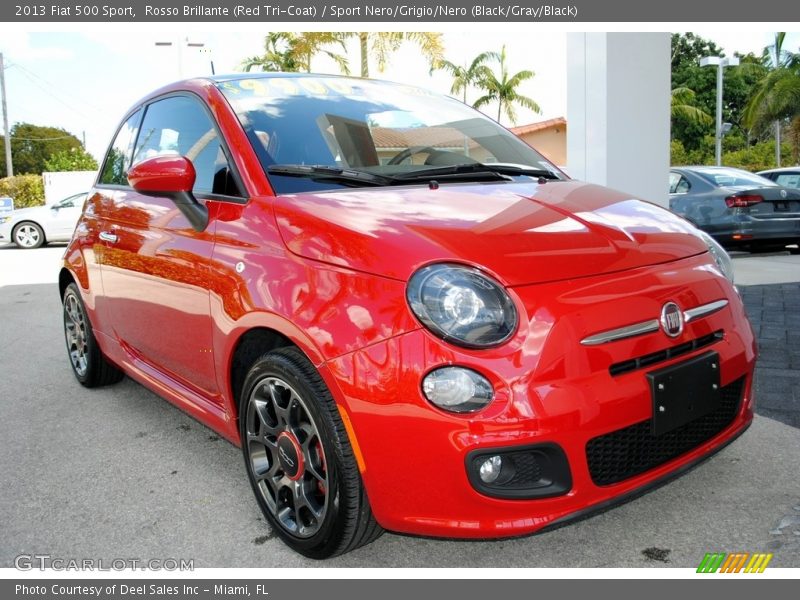 Rosso Brillante (Red Tri-Coat) / Sport Nero/Grigio/Nero (Black/Gray/Black) 2013 Fiat 500 Sport
