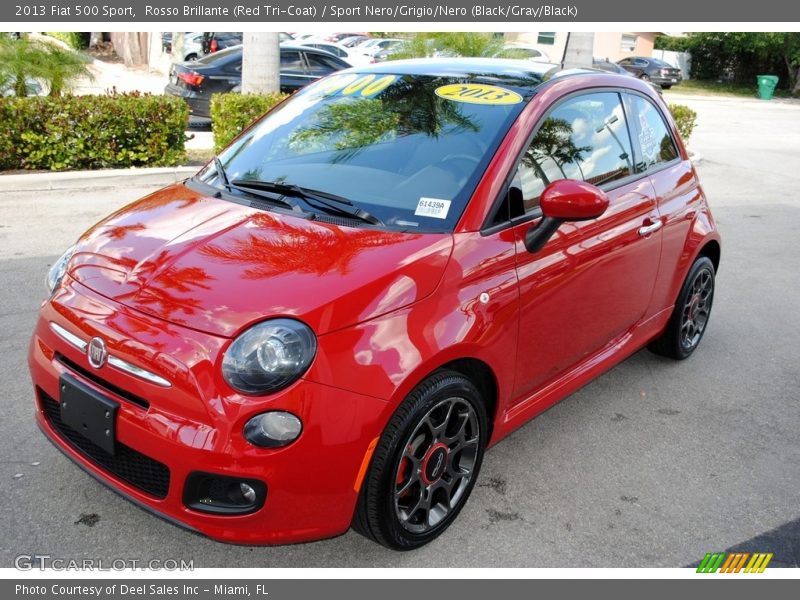 Rosso Brillante (Red Tri-Coat) / Sport Nero/Grigio/Nero (Black/Gray/Black) 2013 Fiat 500 Sport