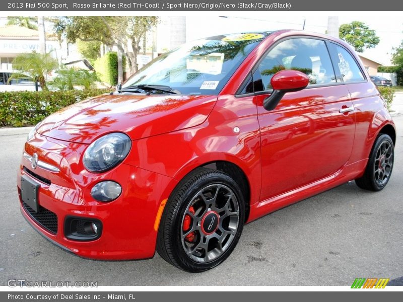 Rosso Brillante (Red Tri-Coat) / Sport Nero/Grigio/Nero (Black/Gray/Black) 2013 Fiat 500 Sport