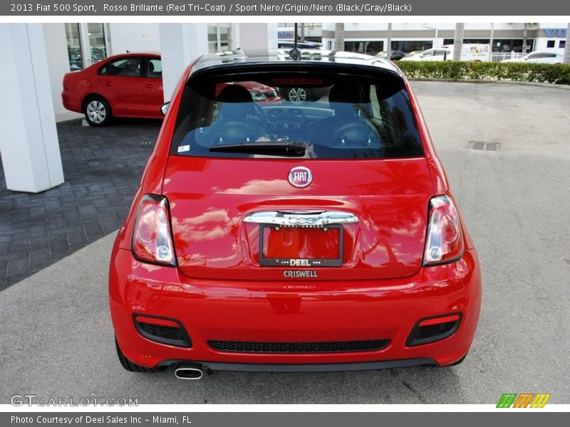 Rosso Brillante (Red Tri-Coat) / Sport Nero/Grigio/Nero (Black/Gray/Black) 2013 Fiat 500 Sport