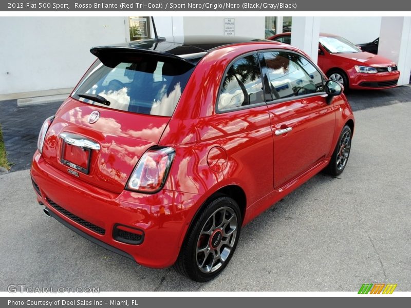 Rosso Brillante (Red Tri-Coat) / Sport Nero/Grigio/Nero (Black/Gray/Black) 2013 Fiat 500 Sport