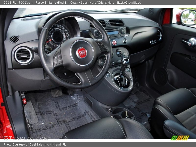 Rosso Brillante (Red Tri-Coat) / Sport Nero/Grigio/Nero (Black/Gray/Black) 2013 Fiat 500 Sport