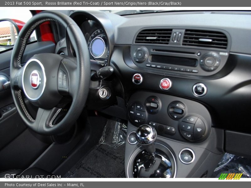 Rosso Brillante (Red Tri-Coat) / Sport Nero/Grigio/Nero (Black/Gray/Black) 2013 Fiat 500 Sport
