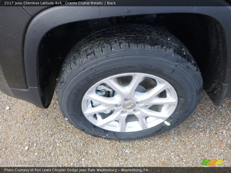 Granite Crystal Metallic / Black 2017 Jeep Cherokee Latitude 4x4