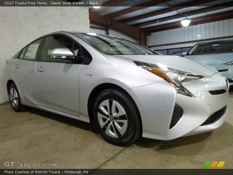 Front 3/4 View of 2017 Prius Three