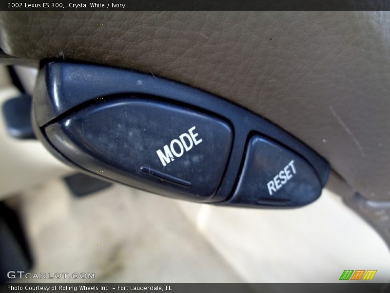 Crystal White / Ivory 2002 Lexus ES 300