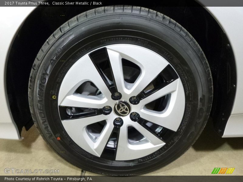 Classic Silver Metallic / Black 2017 Toyota Prius Three