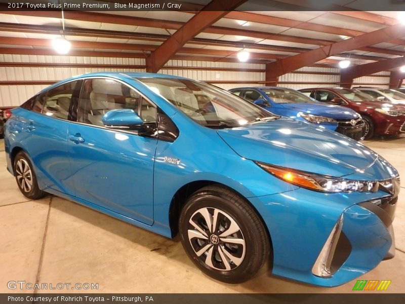Front 3/4 View of 2017 Prius Prime Premium