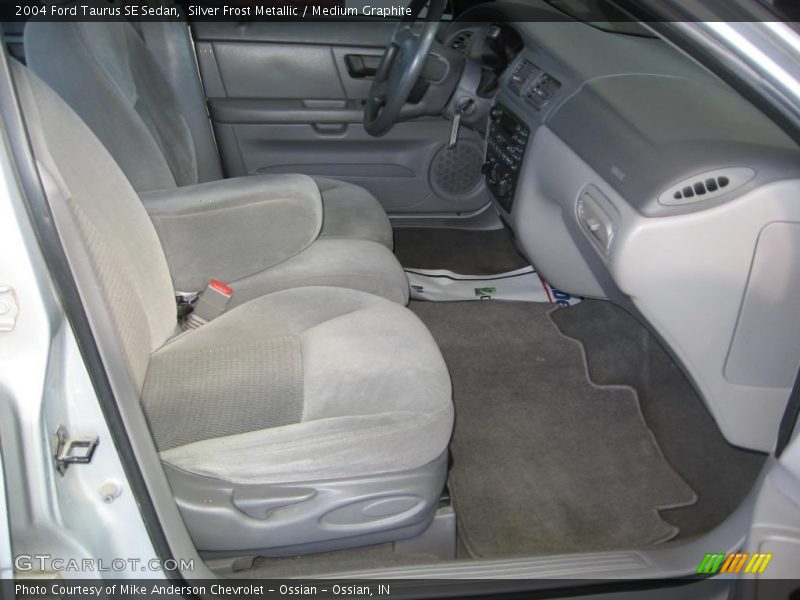 Silver Frost Metallic / Medium Graphite 2004 Ford Taurus SE Sedan