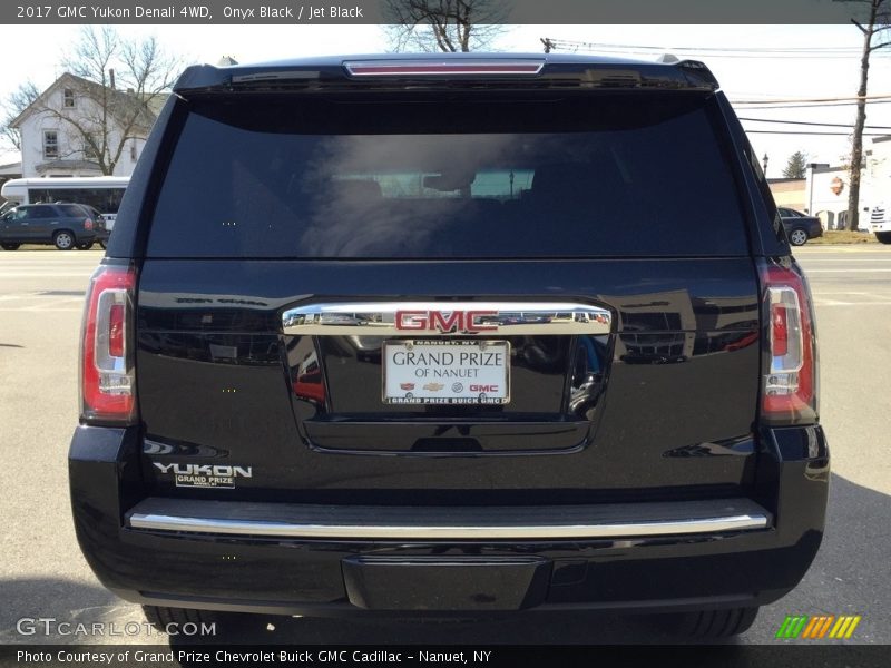 Onyx Black / Jet Black 2017 GMC Yukon Denali 4WD