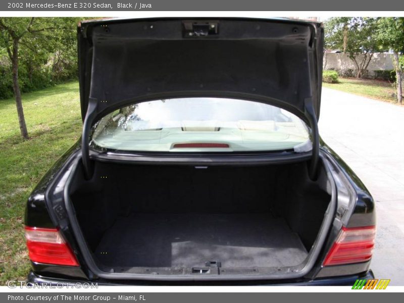  2002 E 320 Sedan Trunk