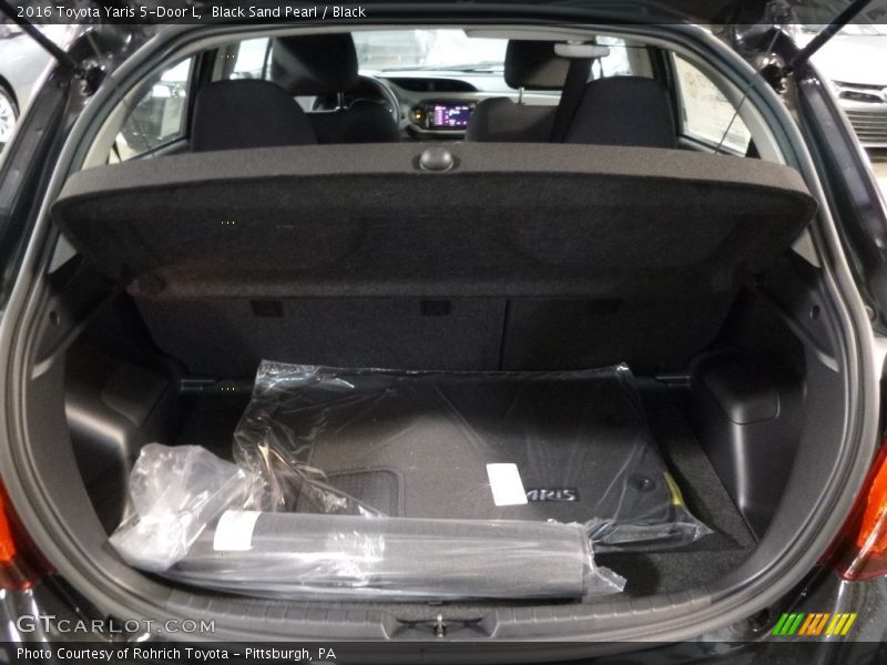 Black Sand Pearl / Black 2016 Toyota Yaris 5-Door L