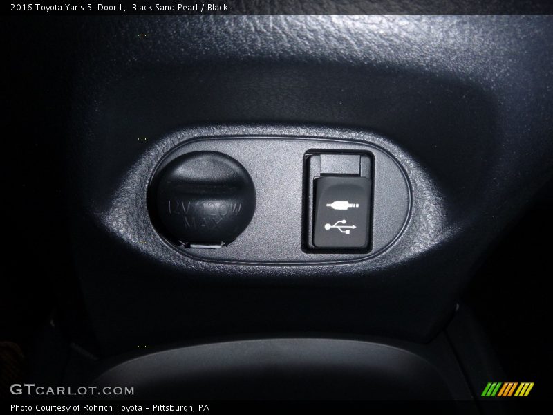 Black Sand Pearl / Black 2016 Toyota Yaris 5-Door L
