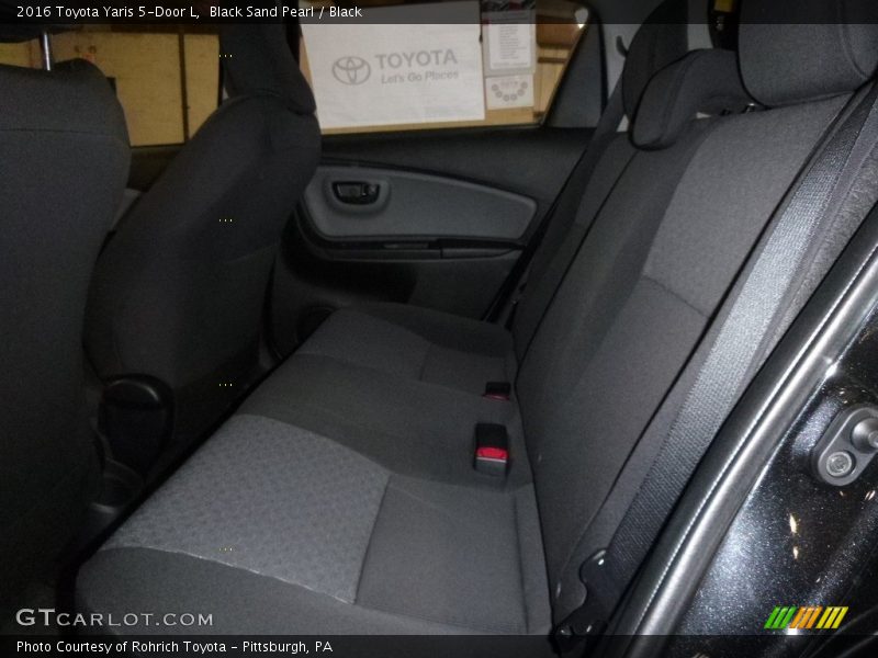 Black Sand Pearl / Black 2016 Toyota Yaris 5-Door L