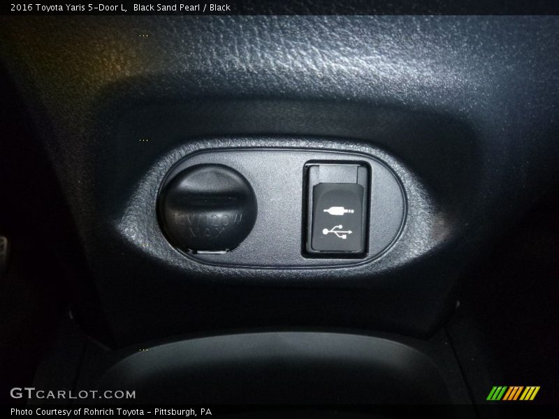 Black Sand Pearl / Black 2016 Toyota Yaris 5-Door L