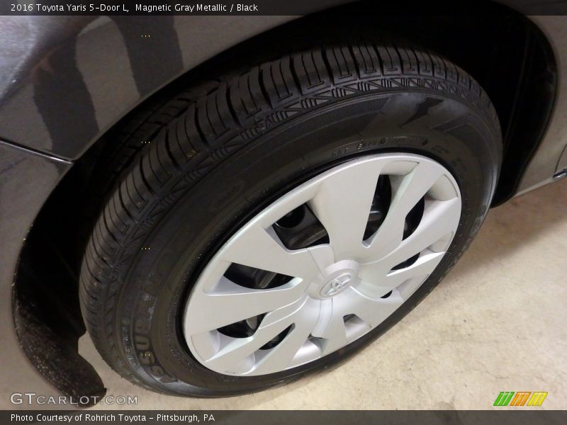 Magnetic Gray Metallic / Black 2016 Toyota Yaris 5-Door L