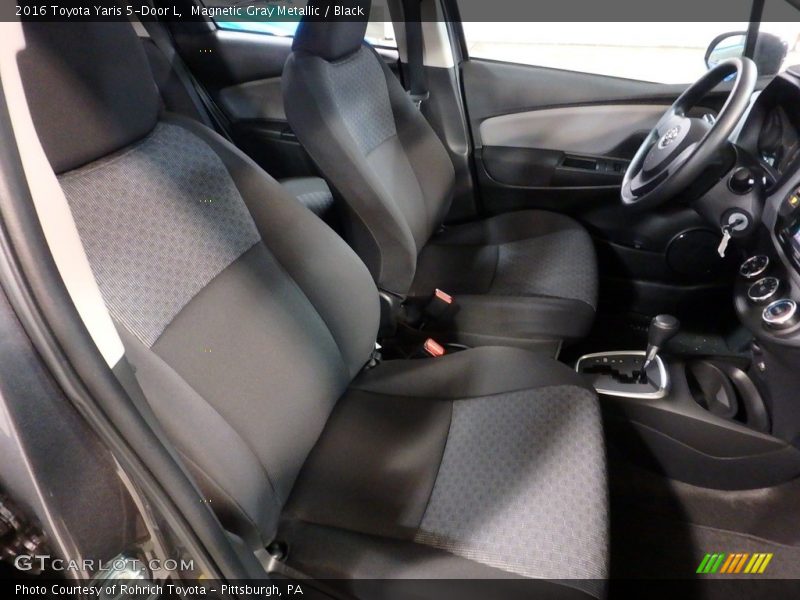 Magnetic Gray Metallic / Black 2016 Toyota Yaris 5-Door L