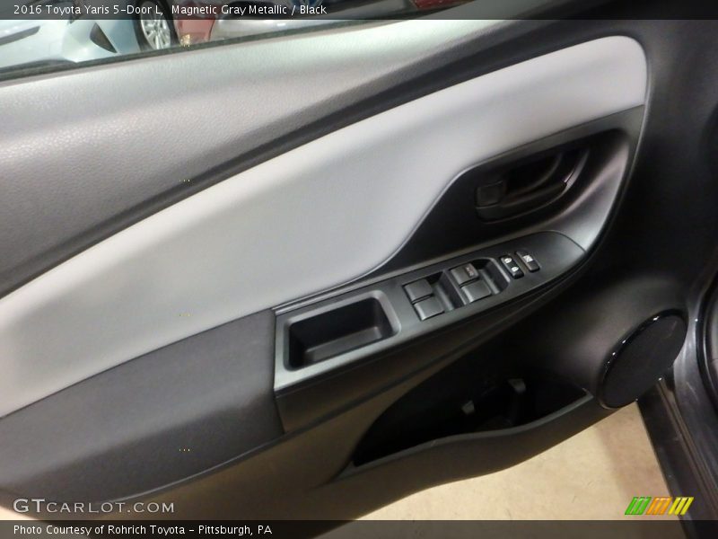 Magnetic Gray Metallic / Black 2016 Toyota Yaris 5-Door L