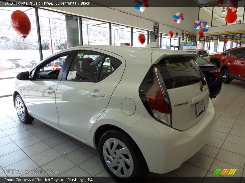 Super White / Black 2016 Toyota Prius c Three