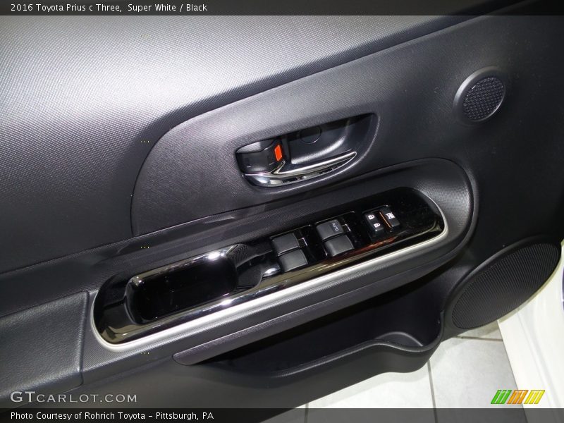 Super White / Black 2016 Toyota Prius c Three