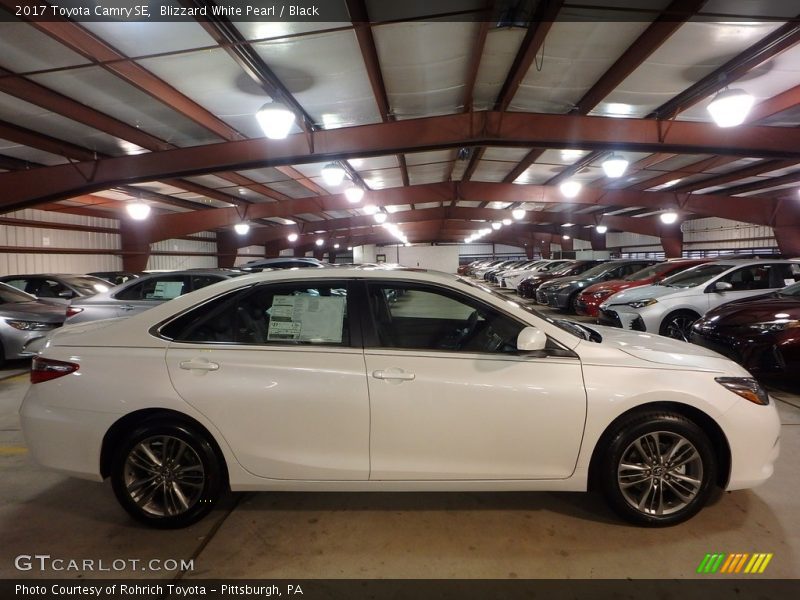 Blizzard White Pearl / Black 2017 Toyota Camry SE