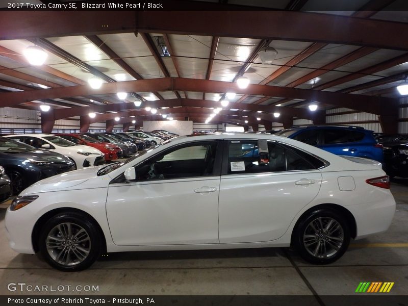 Blizzard White Pearl / Black 2017 Toyota Camry SE
