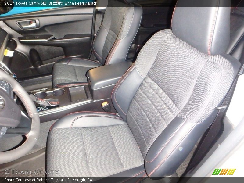 Blizzard White Pearl / Black 2017 Toyota Camry SE
