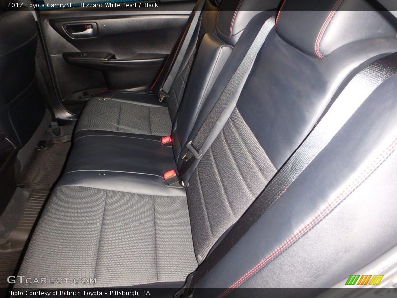 Blizzard White Pearl / Black 2017 Toyota Camry SE
