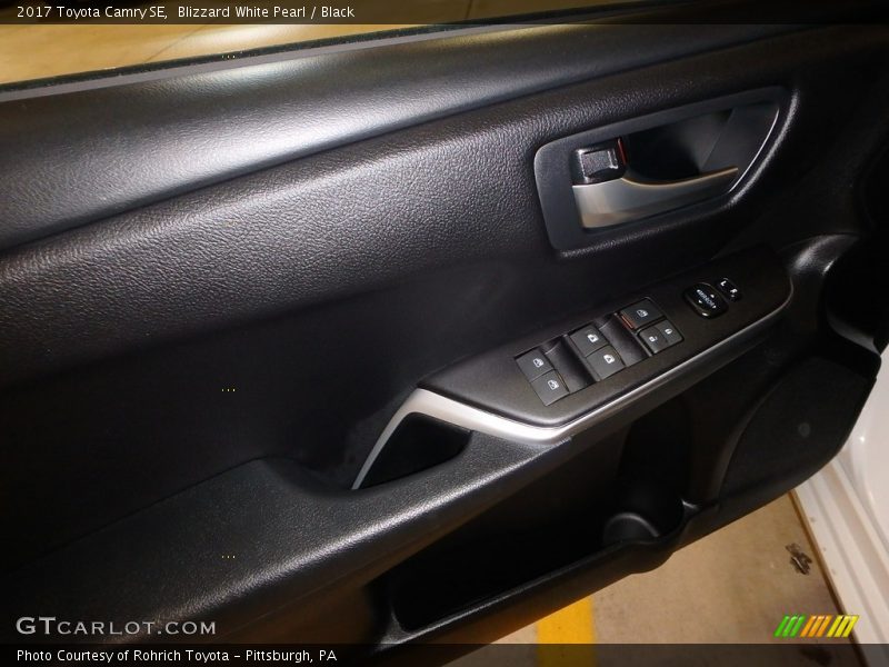 Blizzard White Pearl / Black 2017 Toyota Camry SE