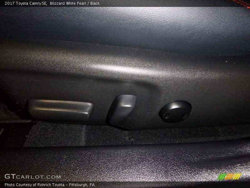 Blizzard White Pearl / Black 2017 Toyota Camry SE