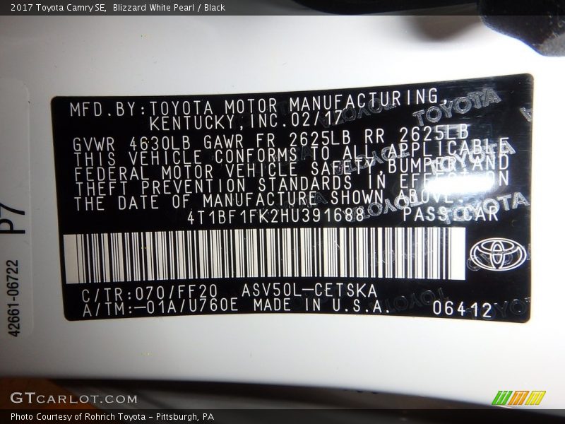 Blizzard White Pearl / Black 2017 Toyota Camry SE