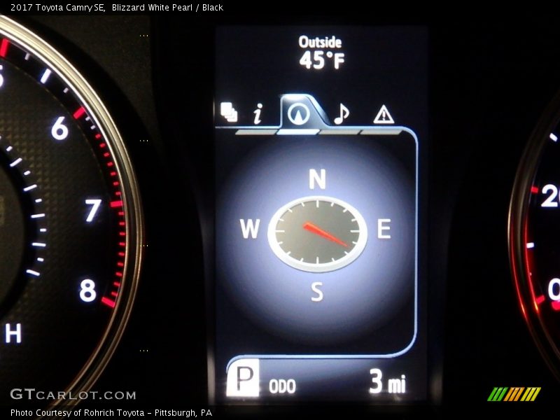 Blizzard White Pearl / Black 2017 Toyota Camry SE