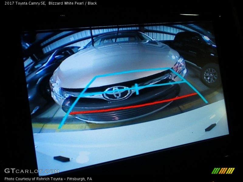Blizzard White Pearl / Black 2017 Toyota Camry SE