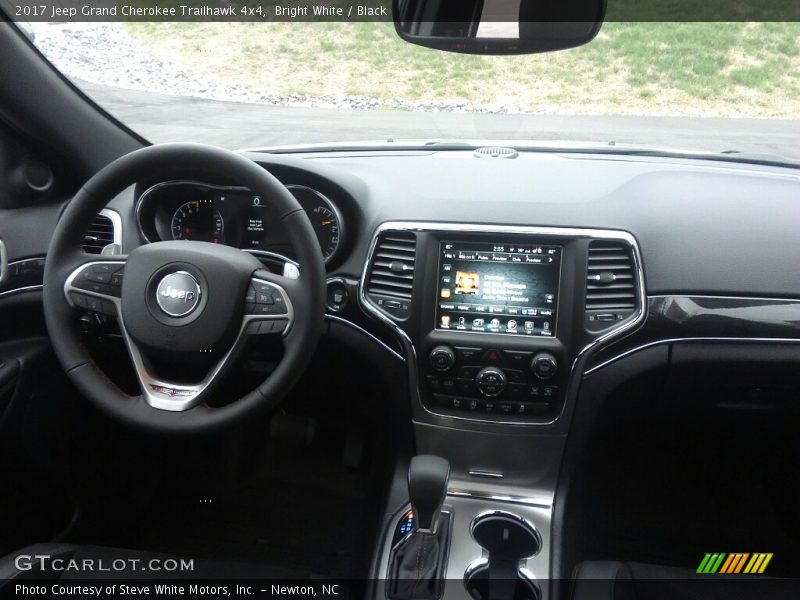 Bright White / Black 2017 Jeep Grand Cherokee Trailhawk 4x4