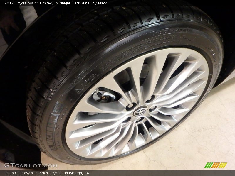 Midnight Black Metallic / Black 2017 Toyota Avalon Limited