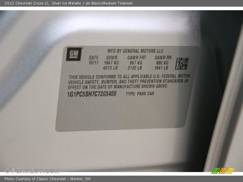 Silver Ice Metallic / Jet Black/Medium Titanium 2012 Chevrolet Cruze LS