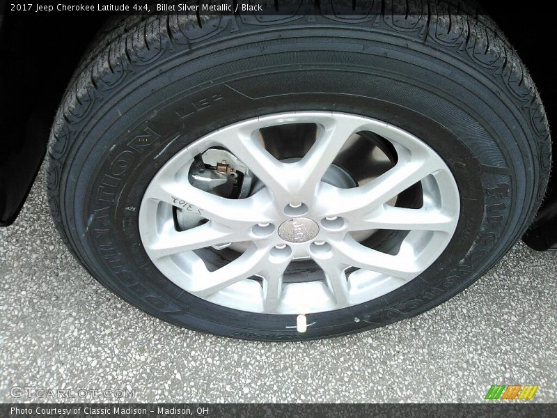 Billet Silver Metallic / Black 2017 Jeep Cherokee Latitude 4x4