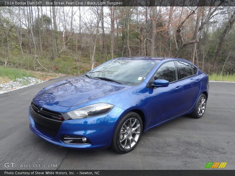 Front 3/4 View of 2014 Dart SXT