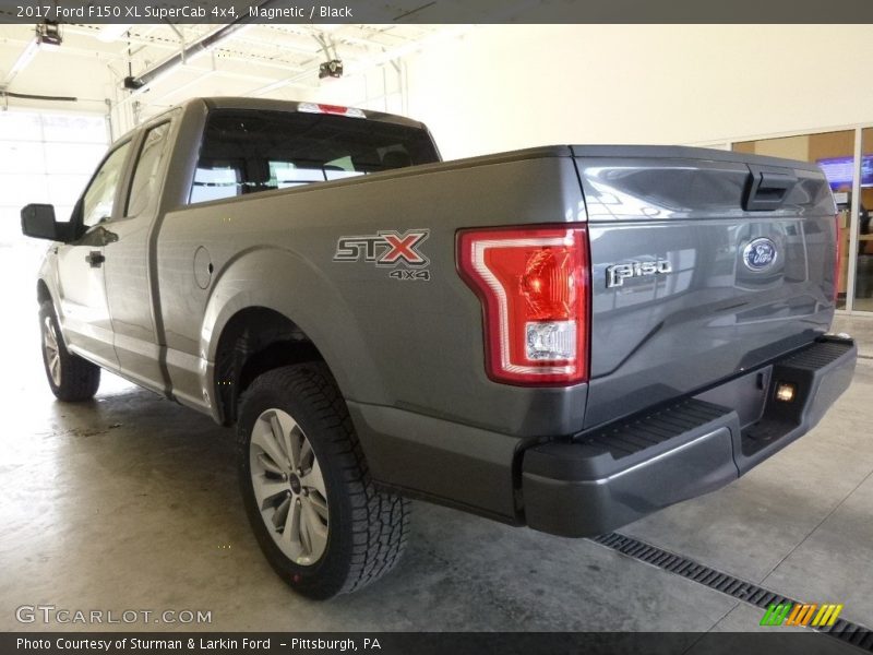 Magnetic / Black 2017 Ford F150 XL SuperCab 4x4