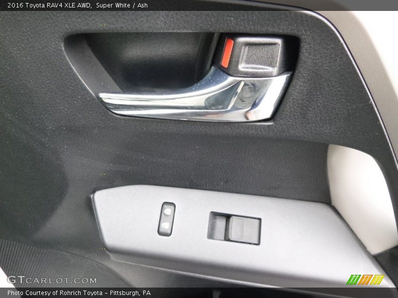 Super White / Ash 2016 Toyota RAV4 XLE AWD