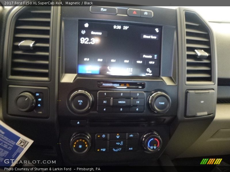 Magnetic / Black 2017 Ford F150 XL SuperCab 4x4