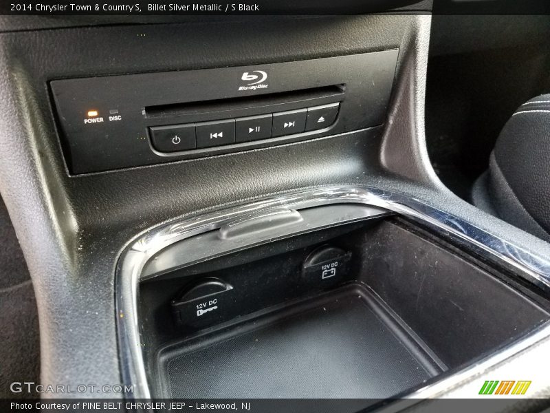 Billet Silver Metallic / S Black 2014 Chrysler Town & Country S