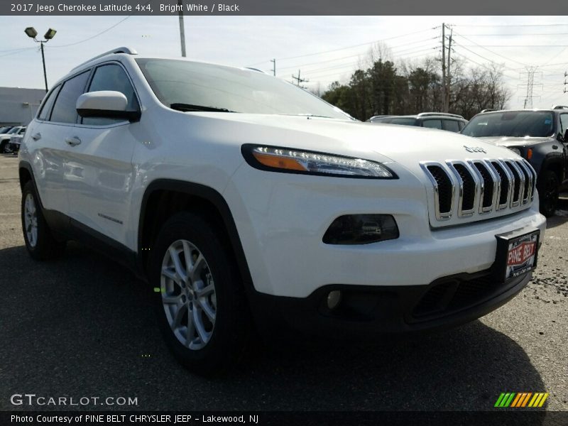 Bright White / Black 2017 Jeep Cherokee Latitude 4x4