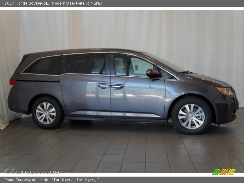 Modern Steel Metallic / Gray 2017 Honda Odyssey SE