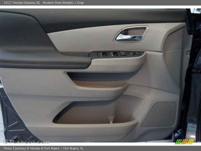 Modern Steel Metallic / Gray 2017 Honda Odyssey SE