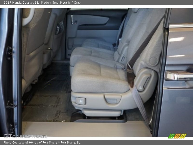 Modern Steel Metallic / Gray 2017 Honda Odyssey SE