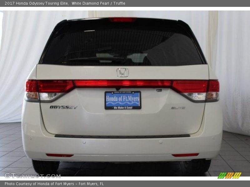 White Diamond Pearl / Truffle 2017 Honda Odyssey Touring Elite