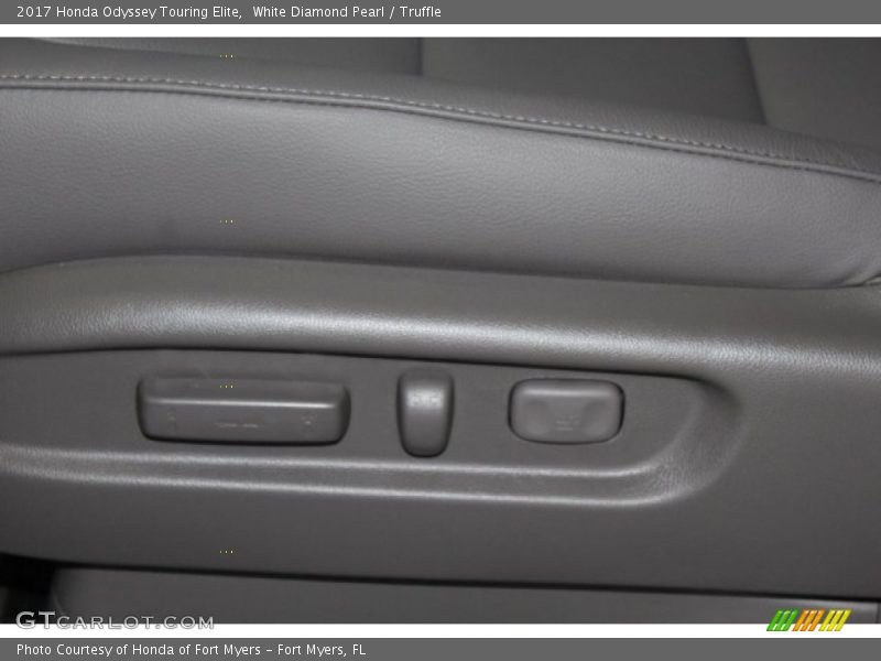 White Diamond Pearl / Truffle 2017 Honda Odyssey Touring Elite