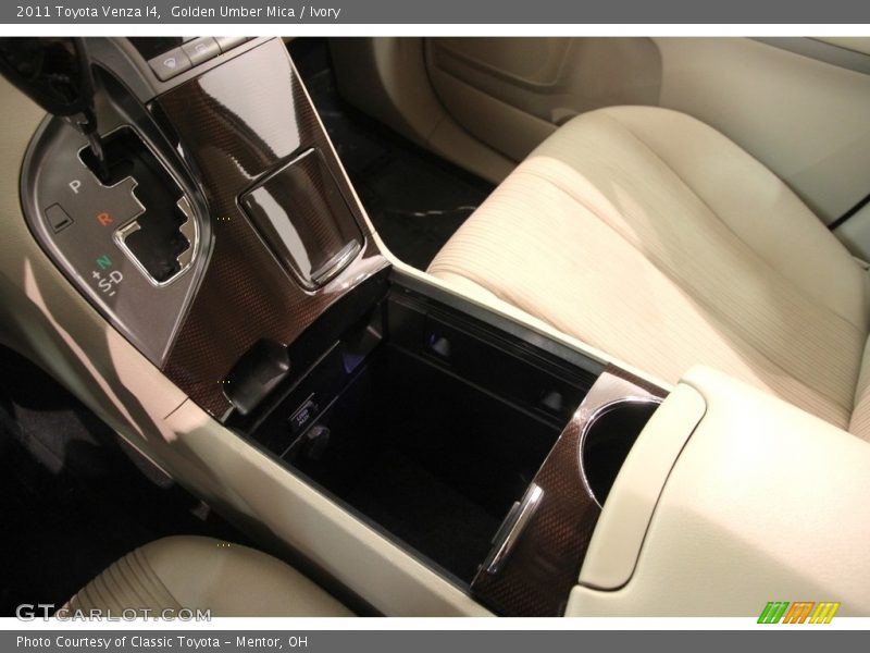 Golden Umber Mica / Ivory 2011 Toyota Venza I4