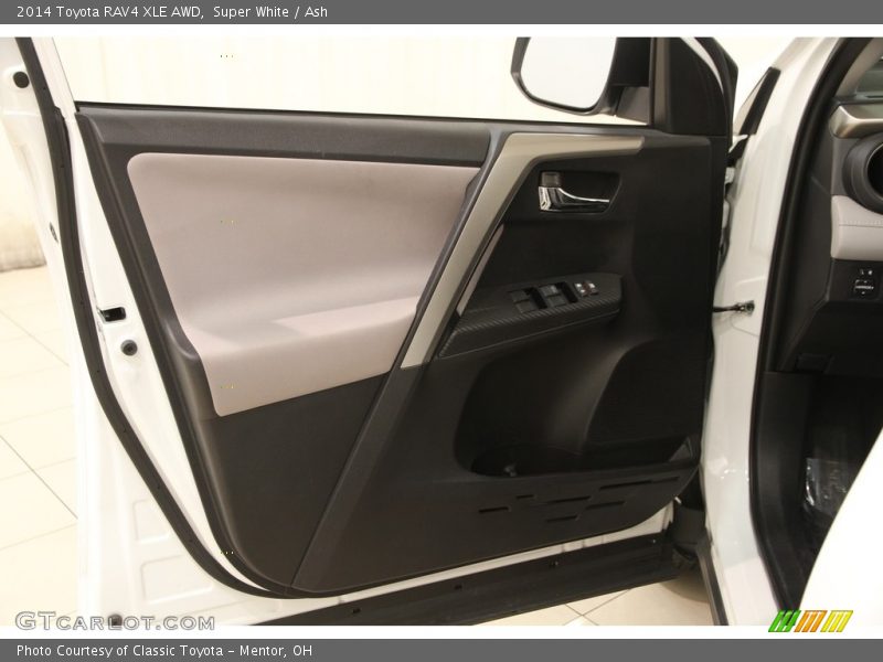 Super White / Ash 2014 Toyota RAV4 XLE AWD